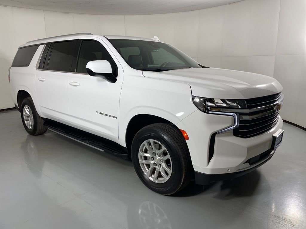 2023 Chevrolet Suburban LT photo 2