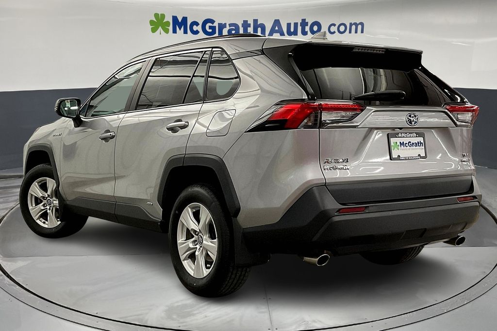2020 Toyota RAV4 Hybrid XLE photo 3