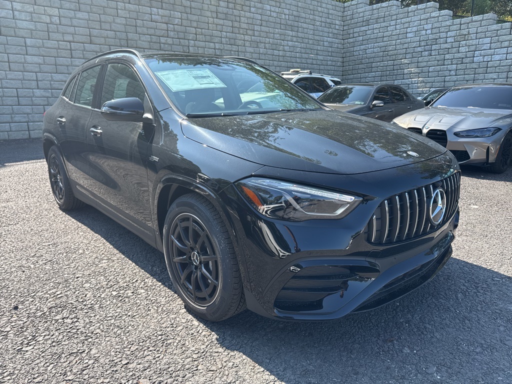 2026 Mercedes-Benz GLA AMG GLA 35's photo