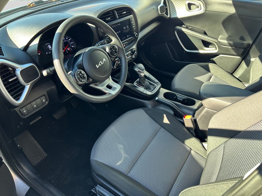 2022 Kia Soul LX photo 6
