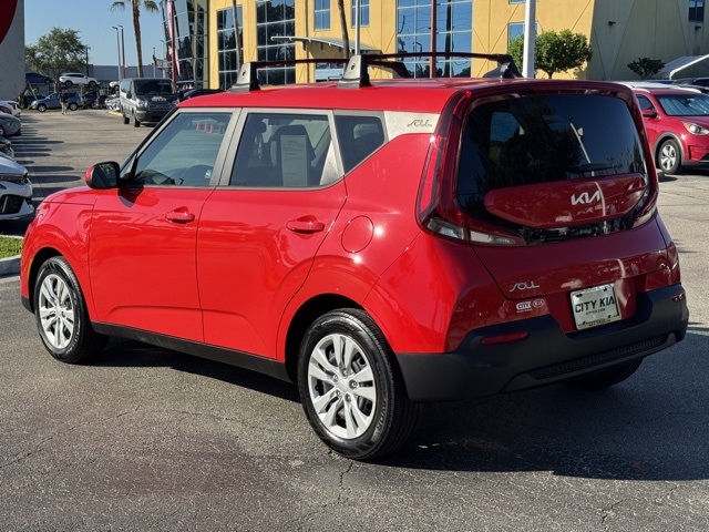 2022 Kia Soul LX S X-Line photo 3