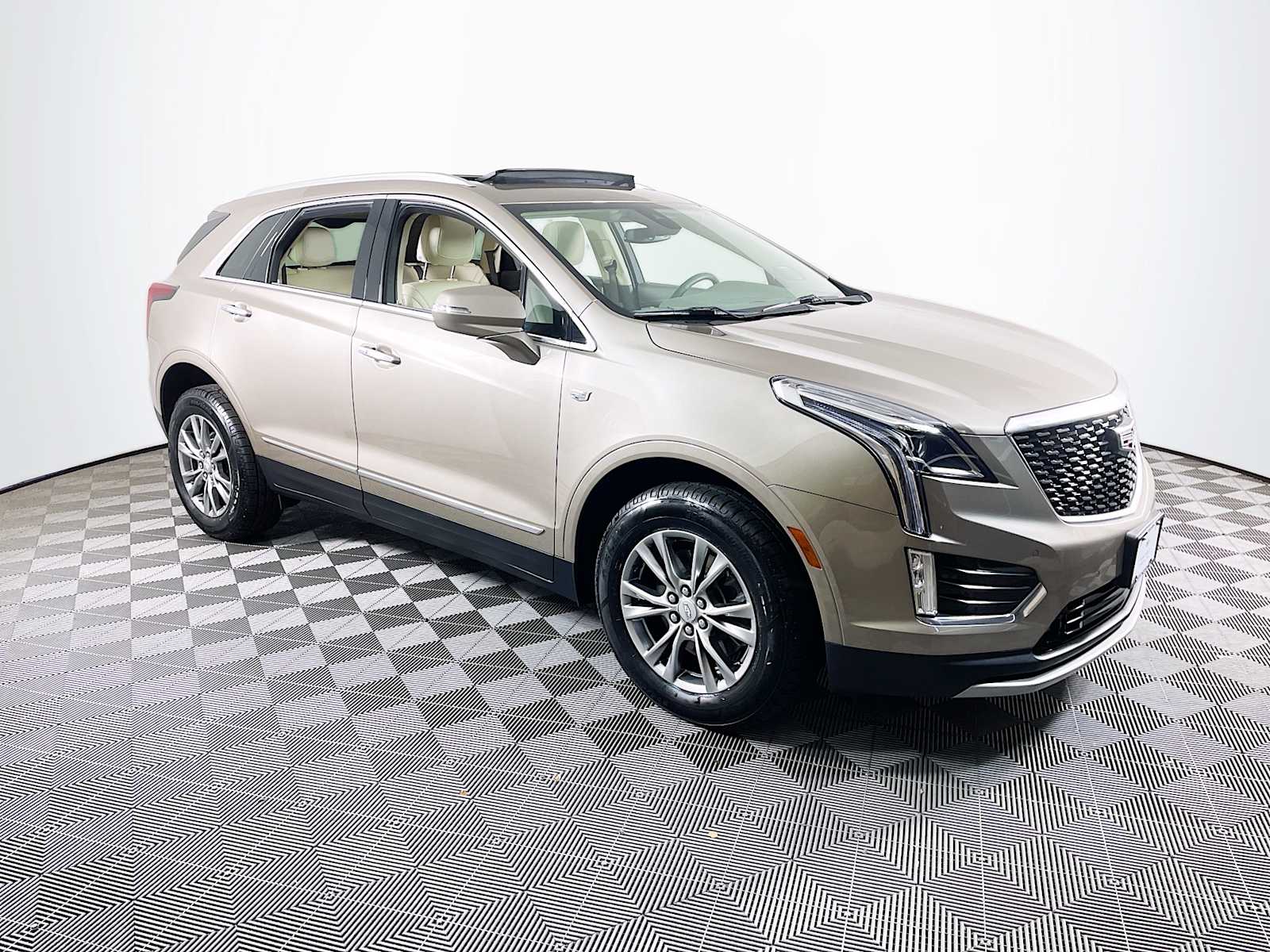 2022 Cadillac XT5 Premium Luxury photo 3