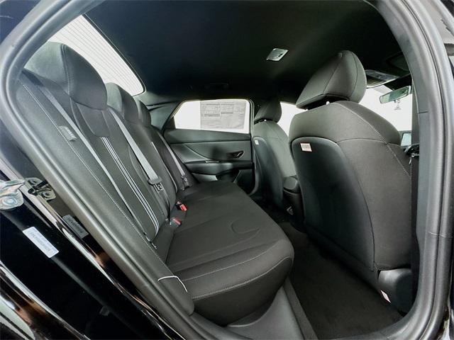 2025 Hyundai Elantra SEL Sport photo 30