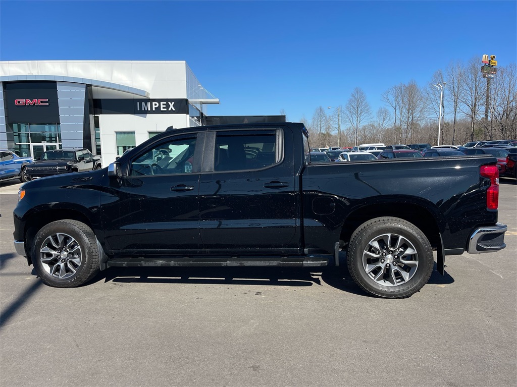 2024 Chevrolet Silverado 1500 LT photo 2