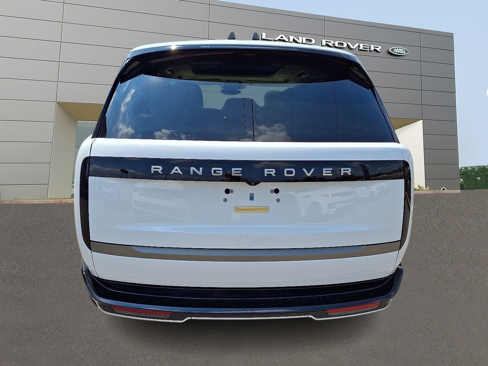 2025 Land Rover Range Rover SE photo 3