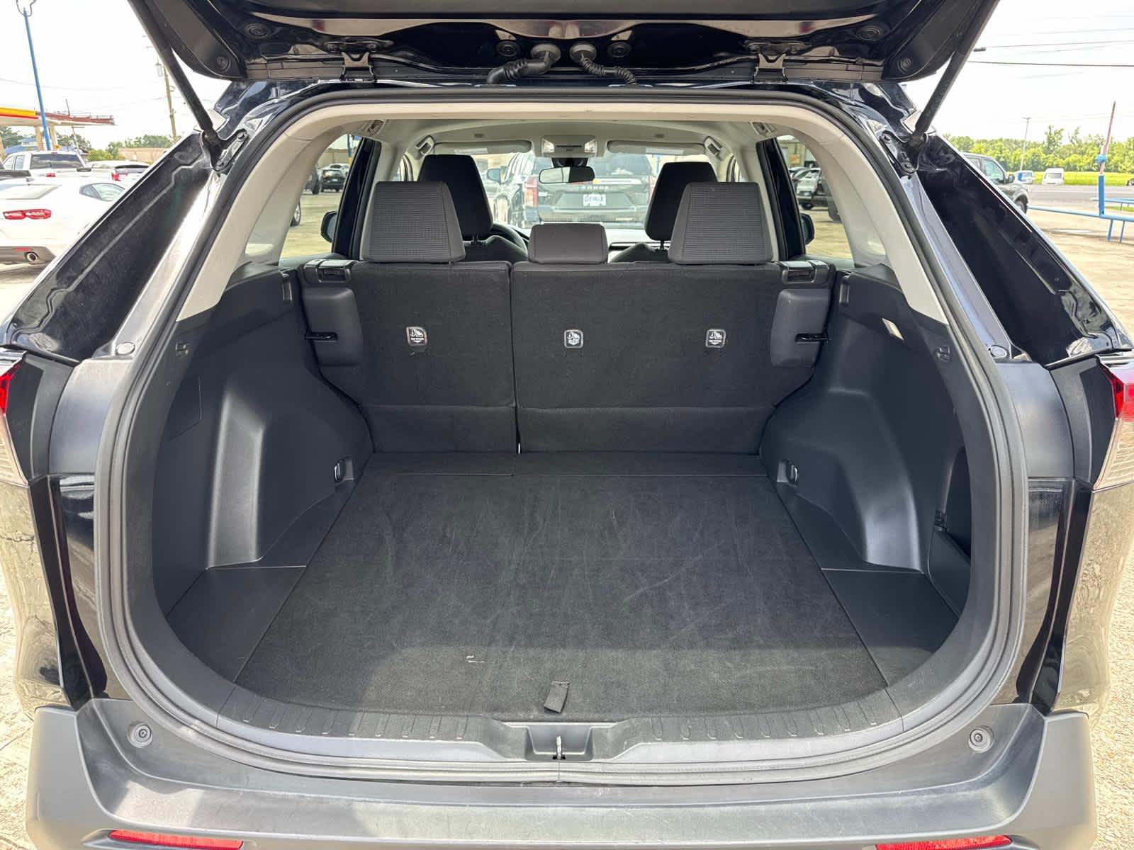 2024 Toyota RAV4 LE photo 18