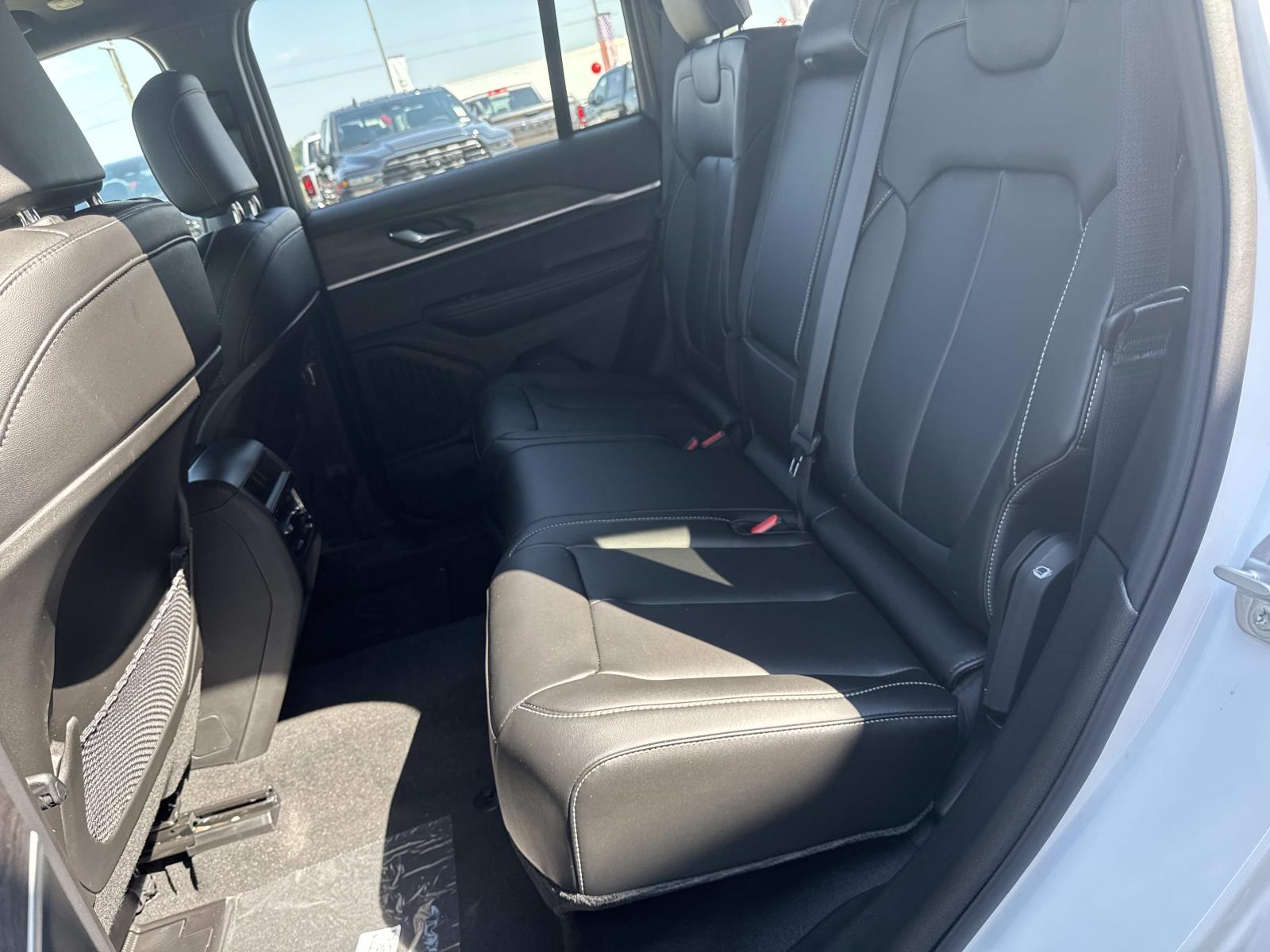 2025 Jeep Grand Cherokee Limited photo 4