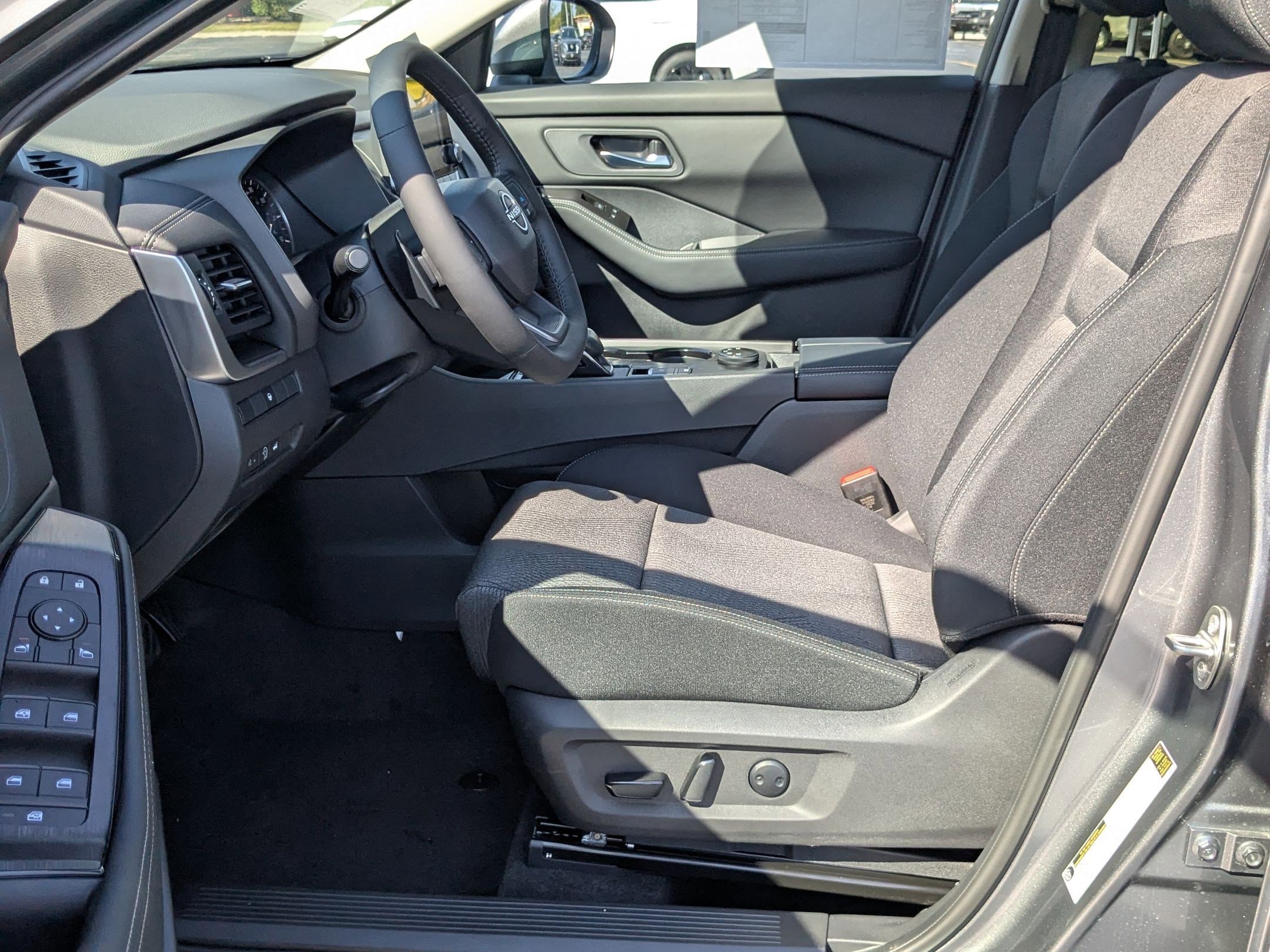 2026 Nissan Rogue SV photo 9