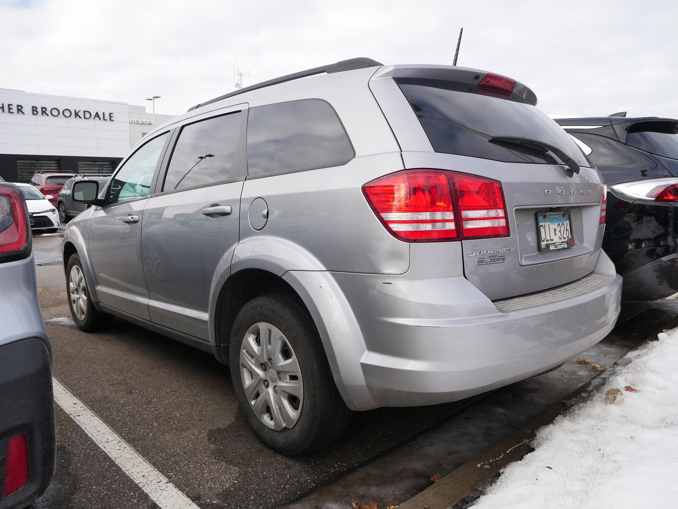 Used 2018 Dodge Journey SE with VIN 3C4PDCAB2JT519785 for sale in Brooklyn Center, Minnesota