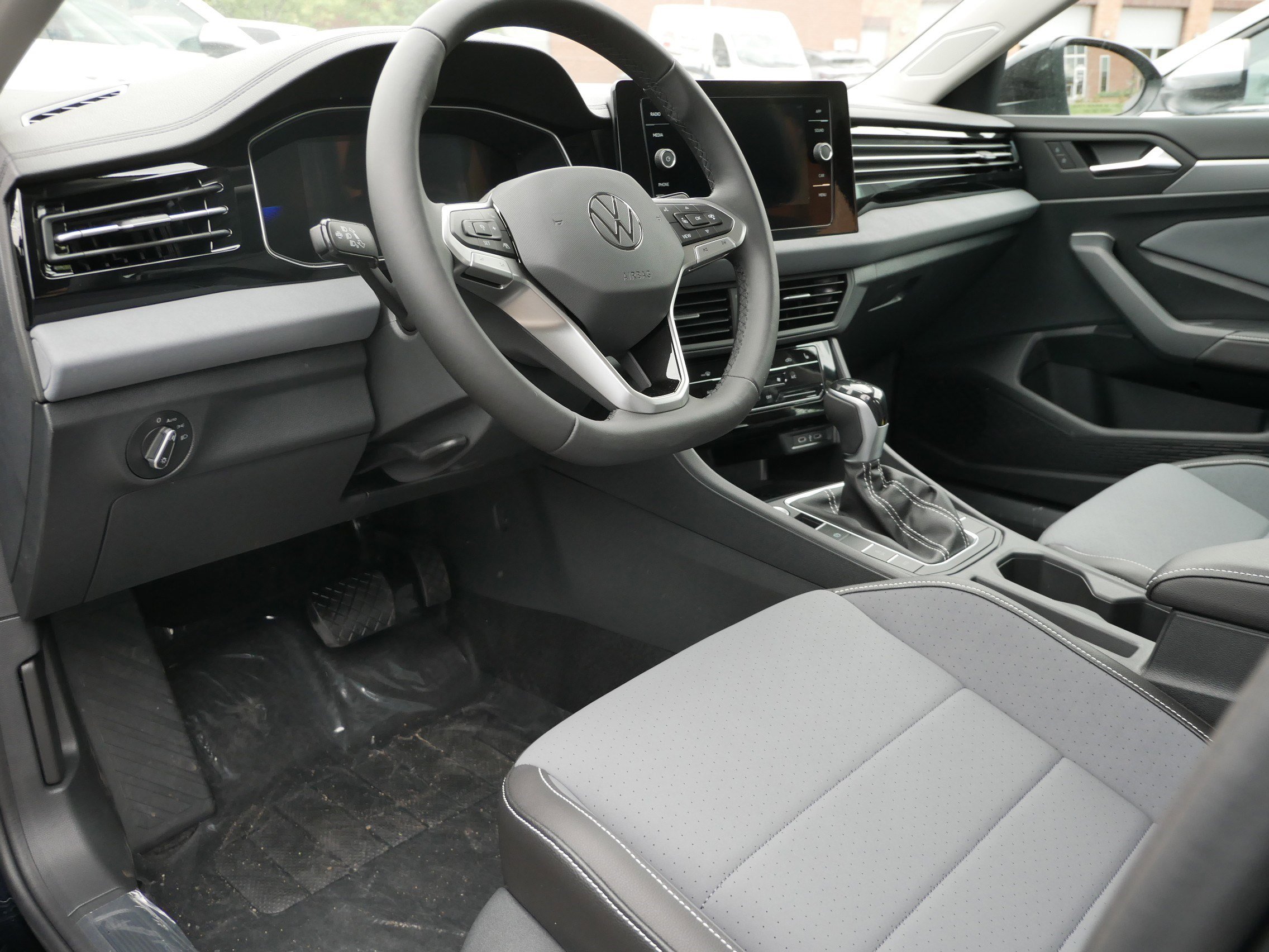 2025 Volkswagen Jetta SE photo 2