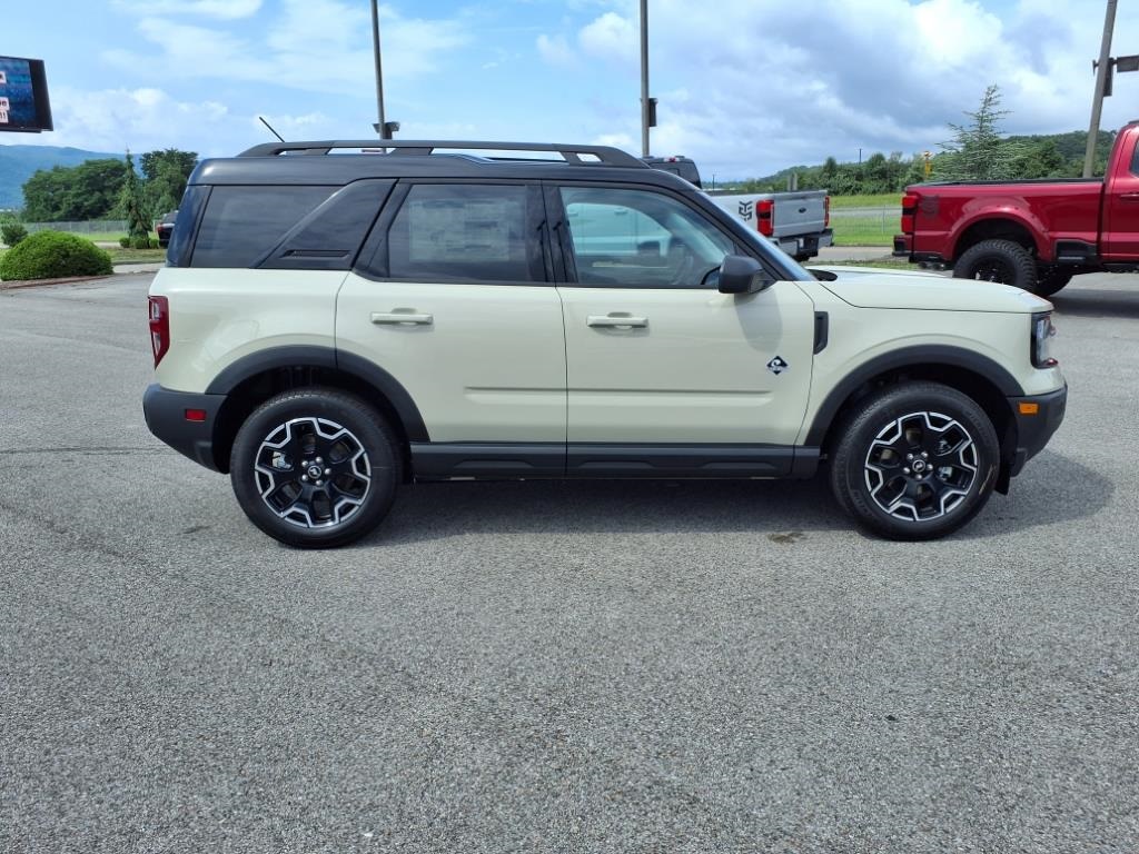 2025 Ford Bronco Sport Outer Banks photo 6