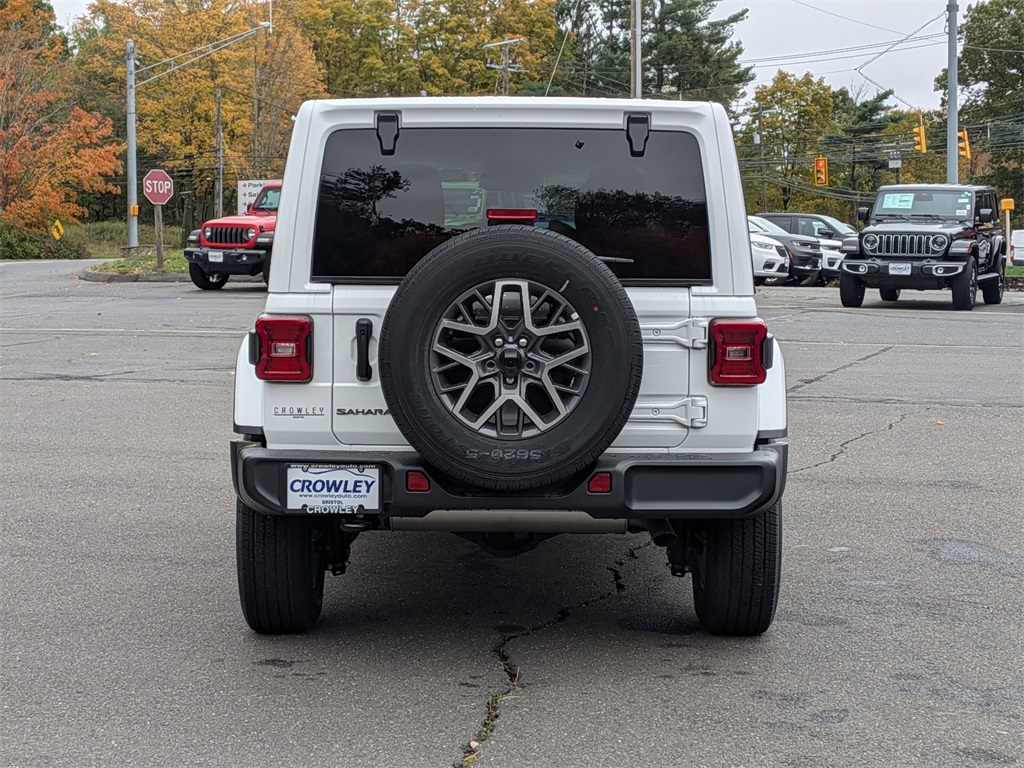 2025 Jeep Wrangler Sahara photo 4