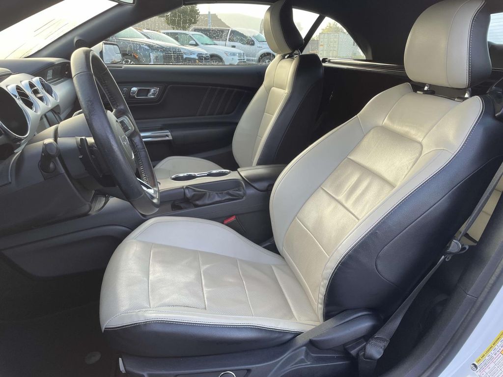 2017 Ford Mustang EcoBoost Premium photo 7