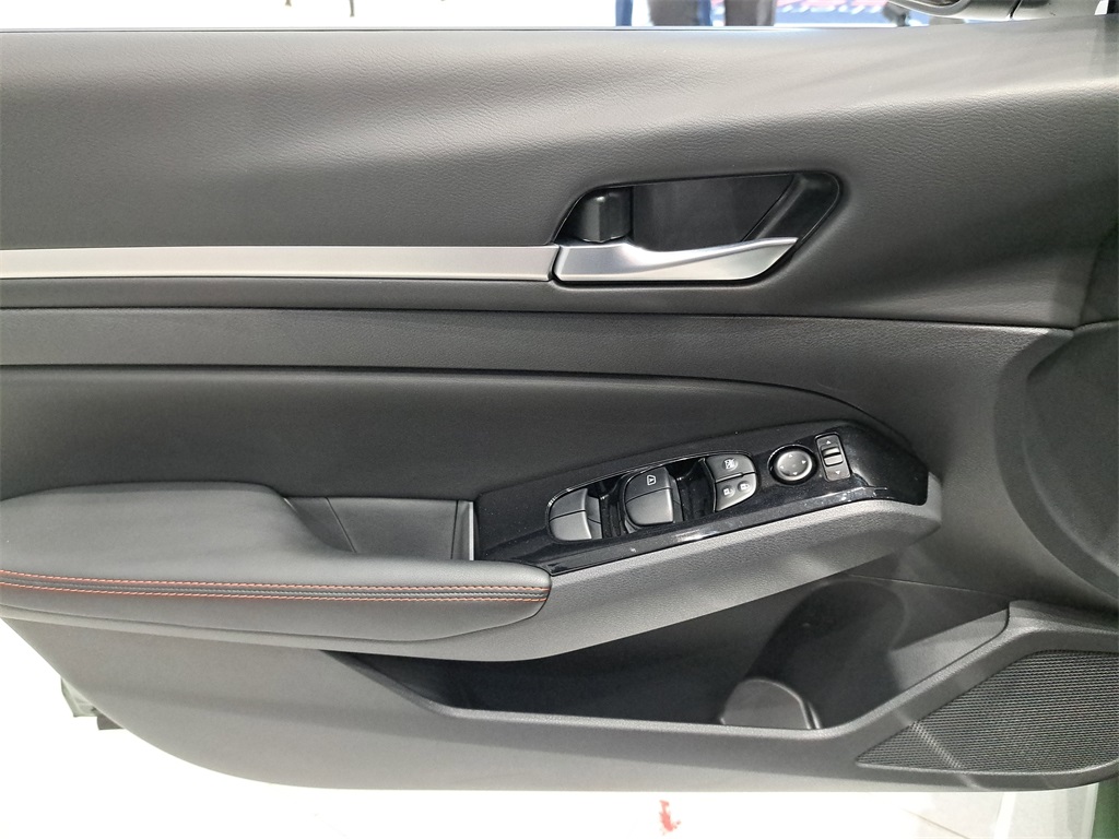 2025 Nissan Altima 2.5 SR photo 20