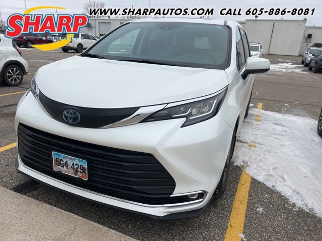 2021 Toyota Sienna XLE's photo