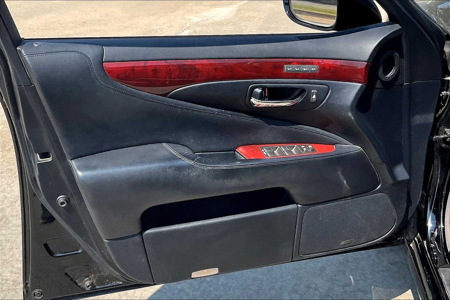 2009 Lexus LS 460 photo 20