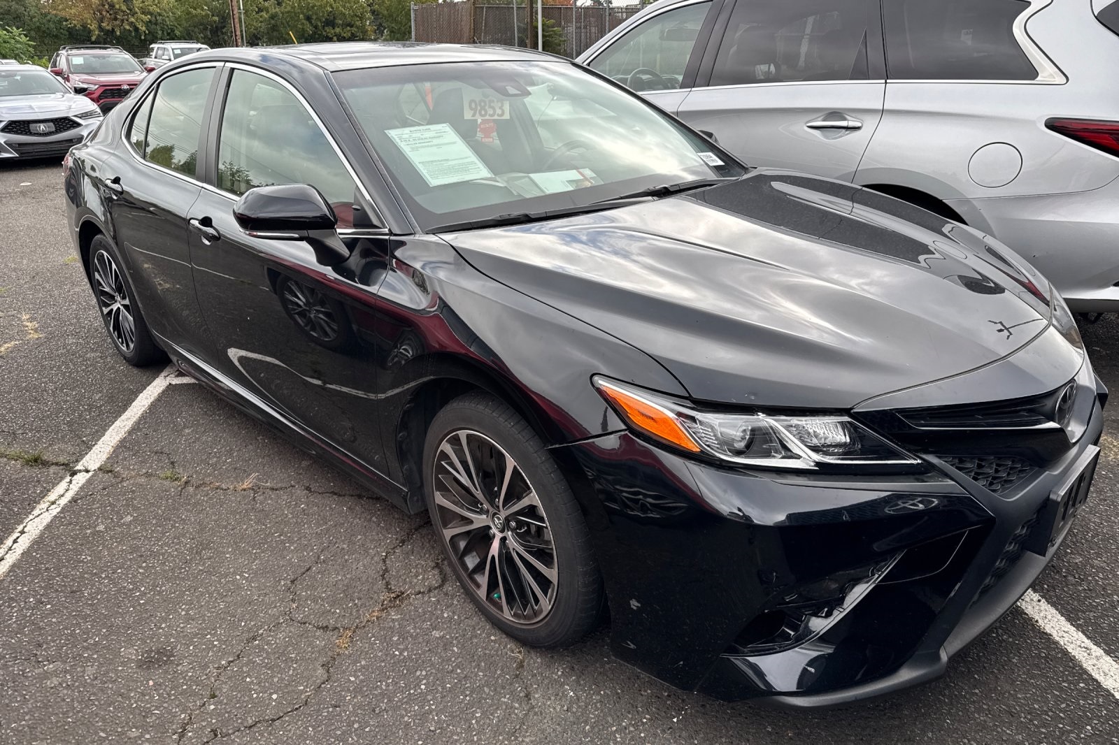 2018 Toyota Camry SE photo 2