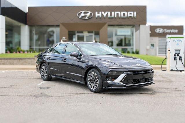 2025 Hyundai SONATA HYBRID Limited