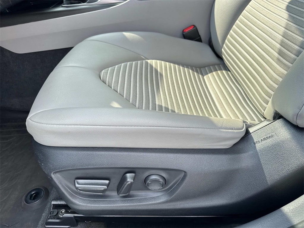 2023 Toyota Camry SE photo 15