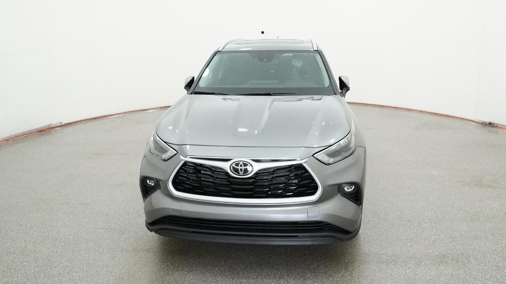 2026 Toyota Highlander XLE photo 2