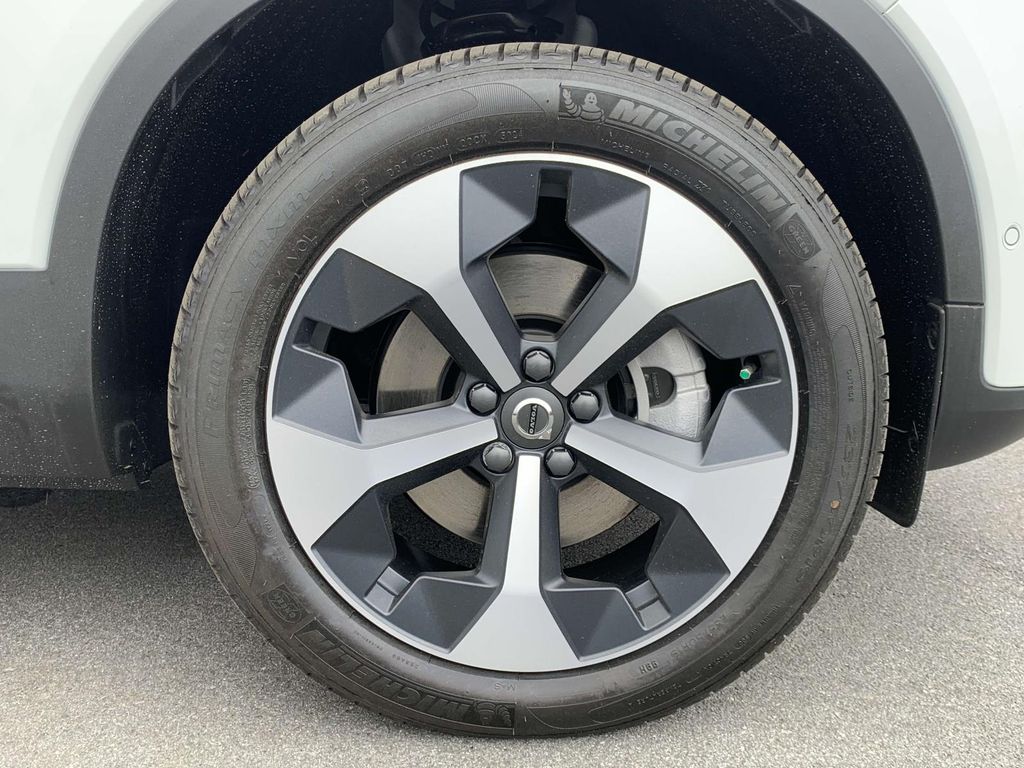 2025 Volvo XC40 AWD Plus photo 21