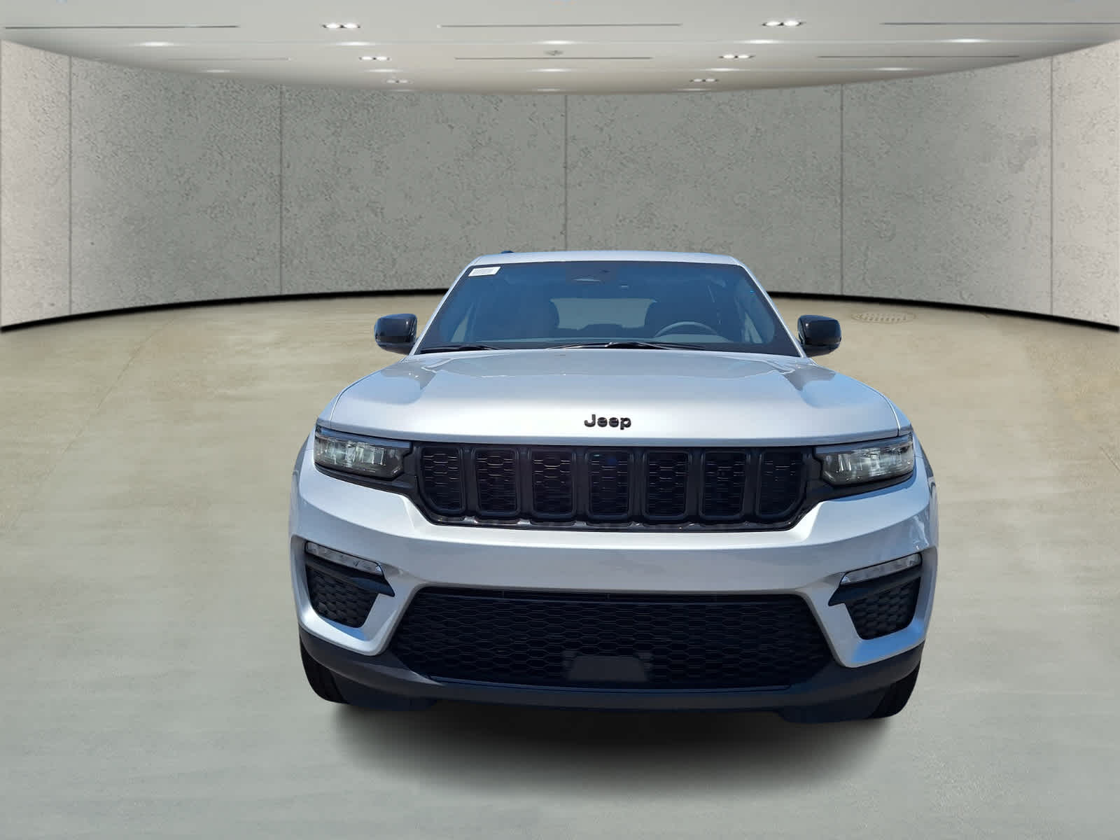 2025 Jeep Grand Cherokee Limited photo 2