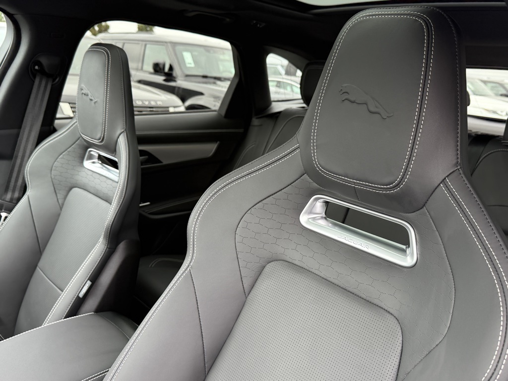 2026 Jaguar F-PACE P250 R-Dynamic S photo 8