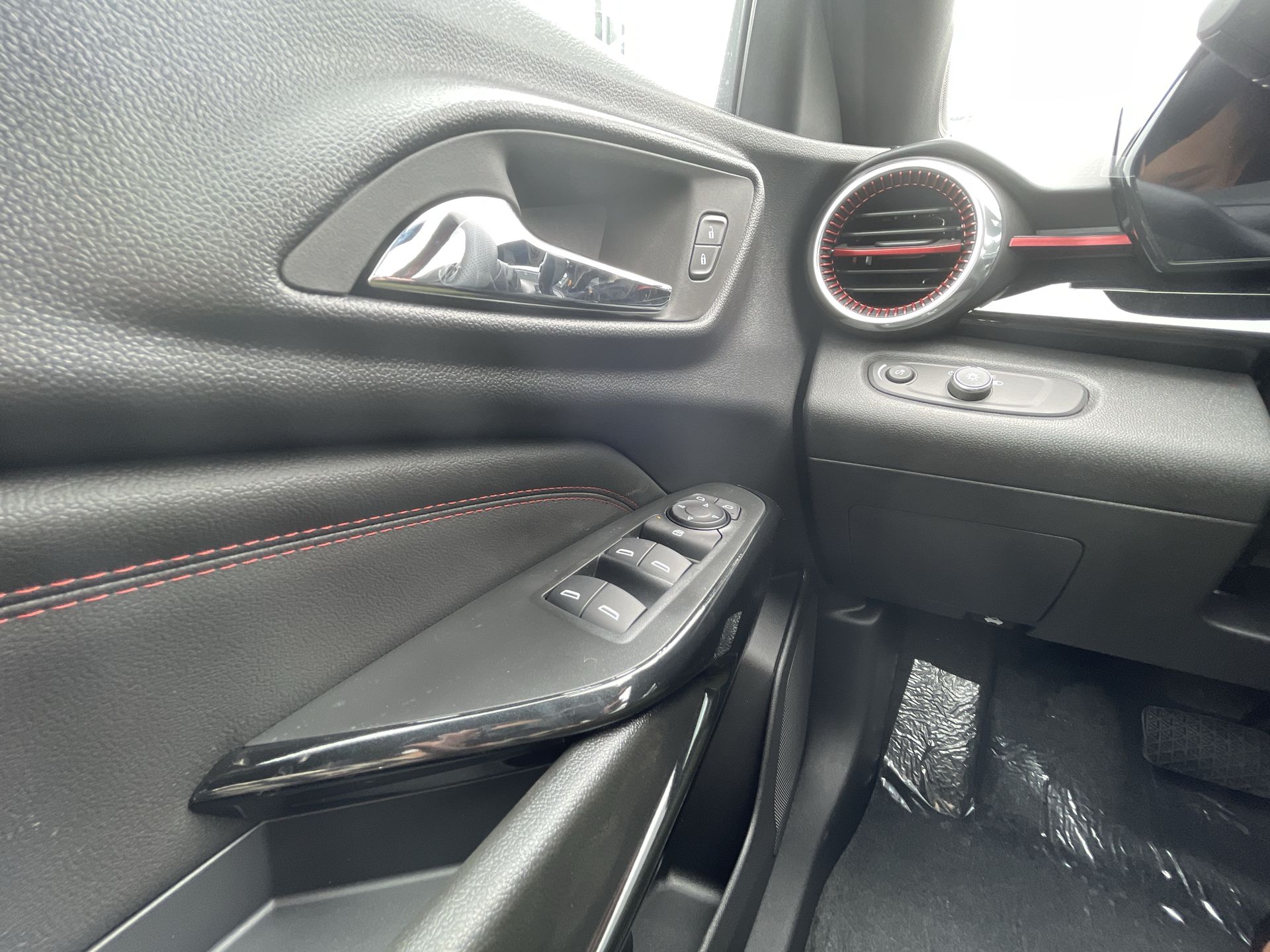2025 Chevrolet Trax photo 49