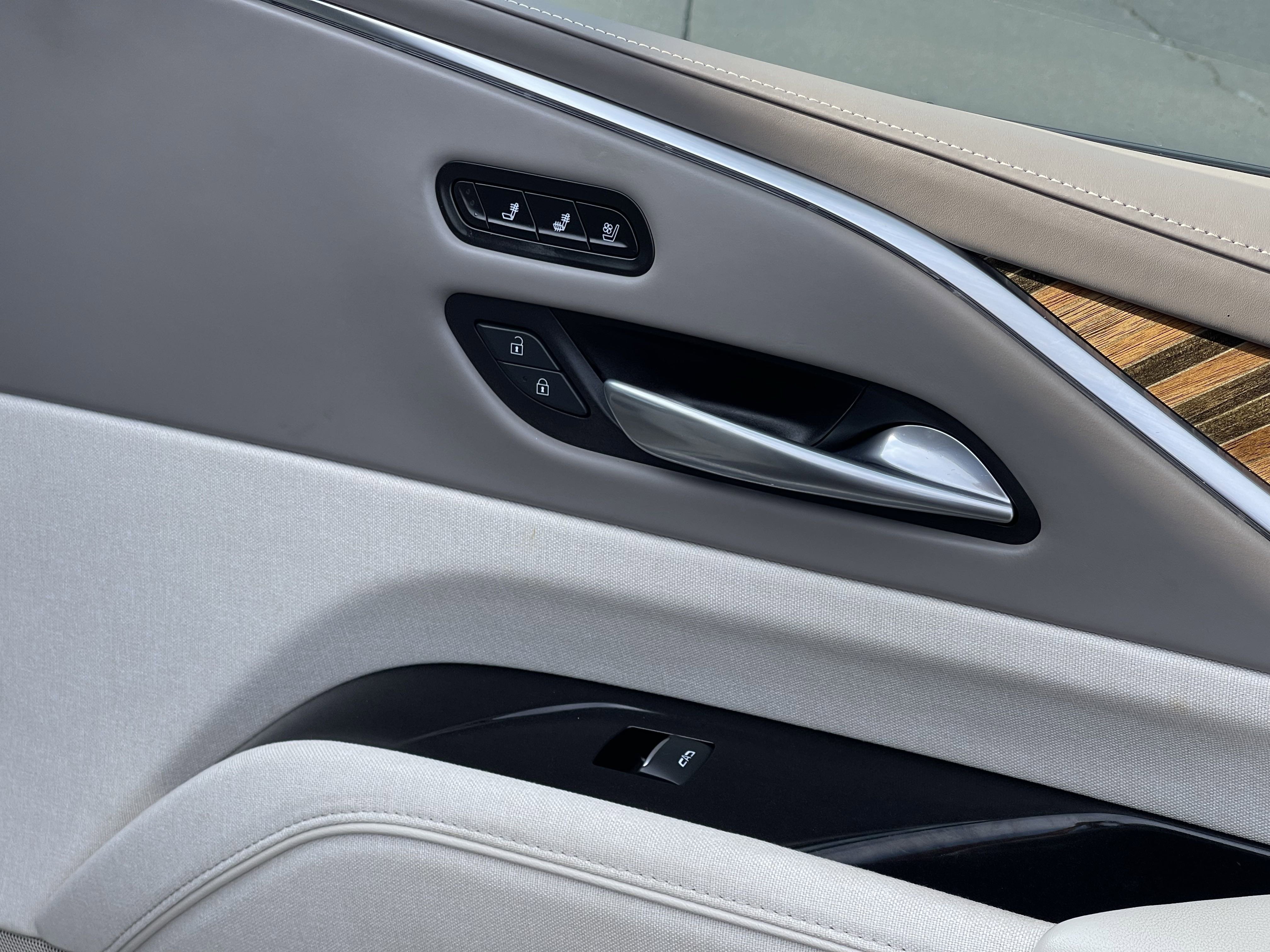 2021 Cadillac Escalade ESV Premium Luxury Platinum photo 2