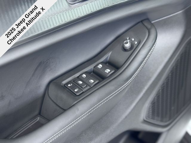 2025 Jeep Grand Cherokee Altitude X photo 16