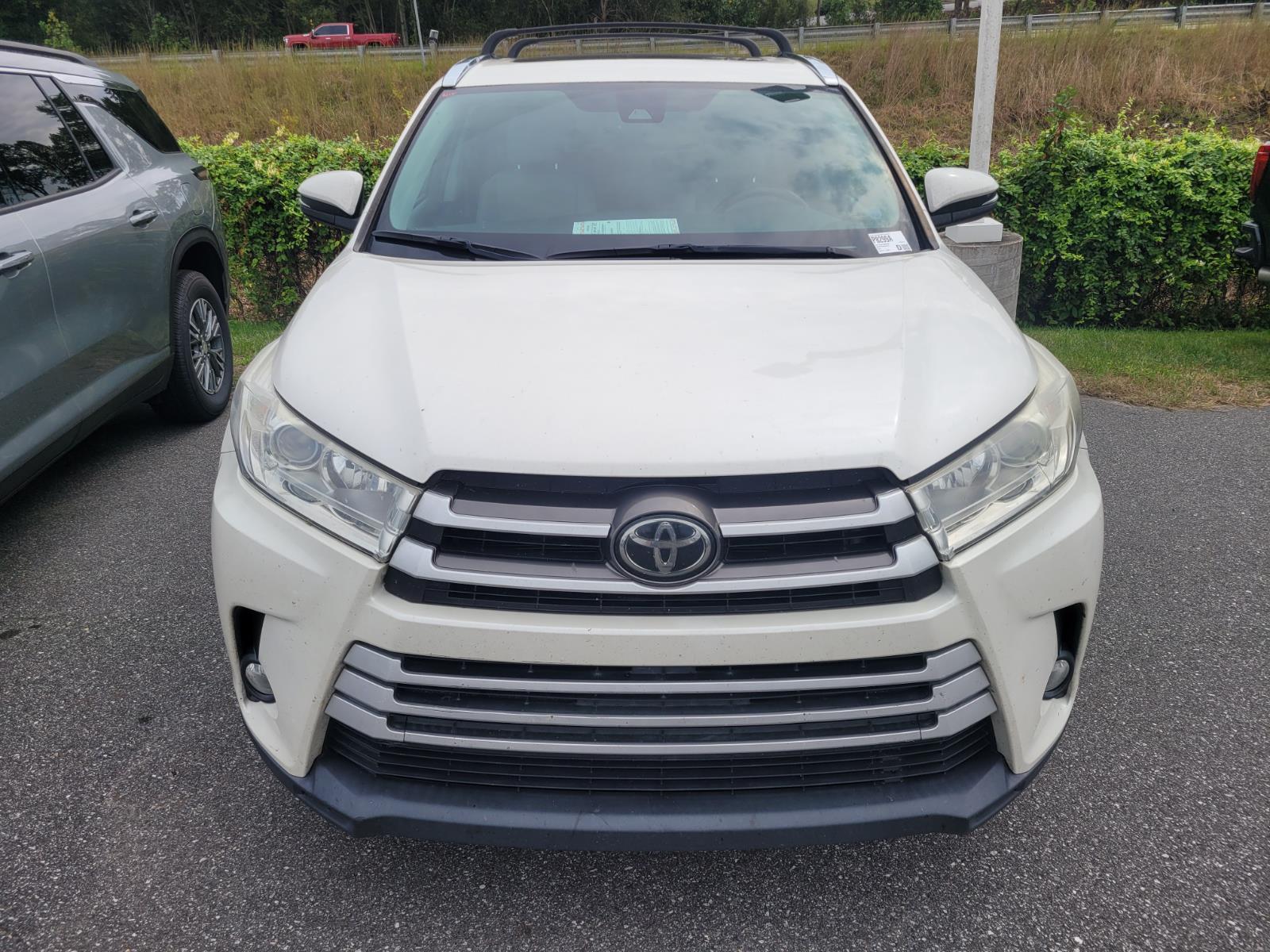 2019 Toyota Highlander SE XLE photo 2