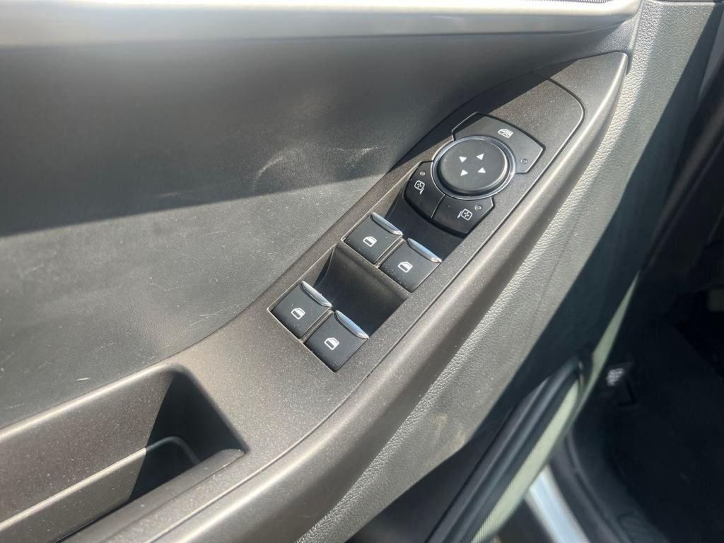 2023 Ford Explorer Base photo 17