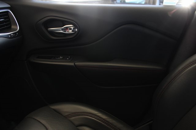 2019 Jeep Cherokee Trailhawk photo 30