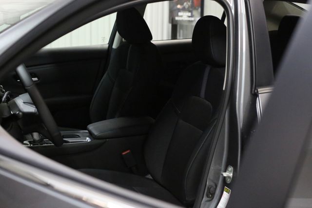 2025 Nissan Sentra SV photo 9
