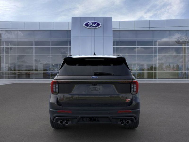 2025 Ford Explorer ST photo 4