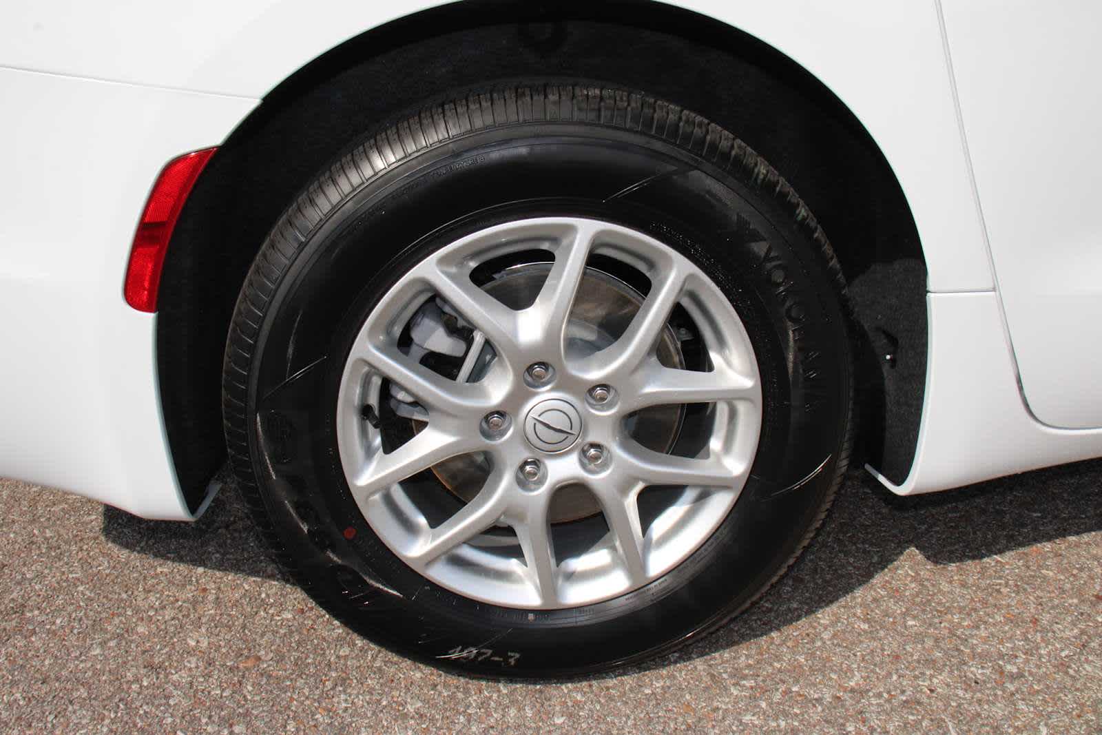 2025 Chrysler Voyager LX photo 7