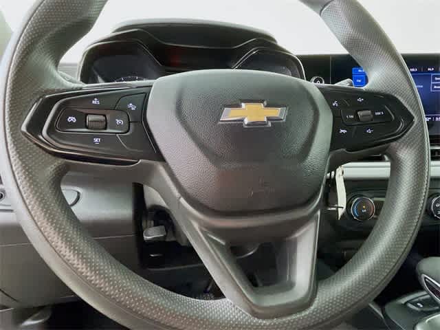 2025 Chevrolet Trax LS photo 12