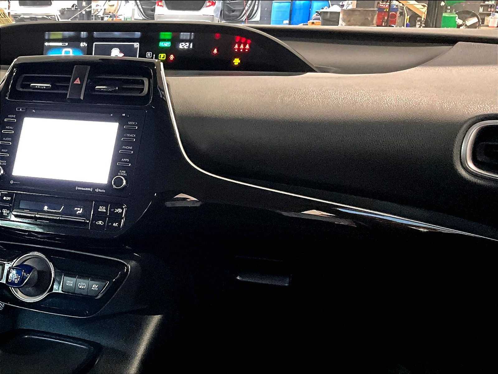 2021 Toyota Prius Prime LE photo 14
