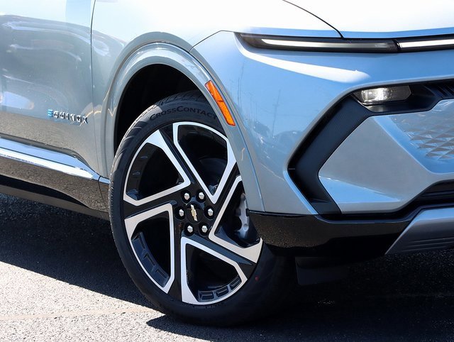 2025 Chevrolet Equinox EV 1LT photo 3
