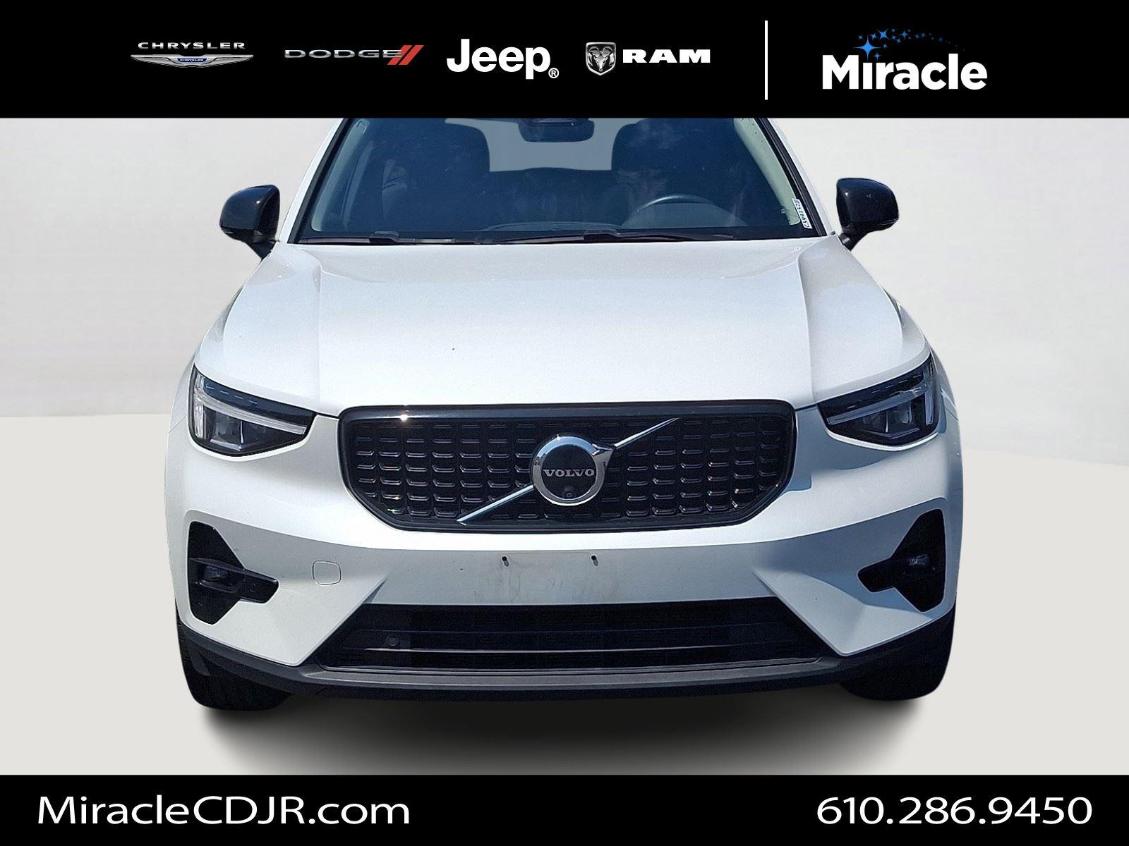 2024 Volvo XC40 Plus photo 2