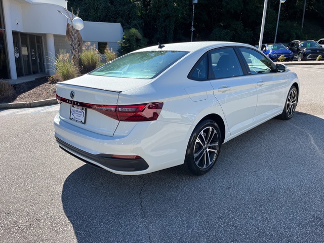 2026 Volkswagen Jetta 1.5T Sport photo 2