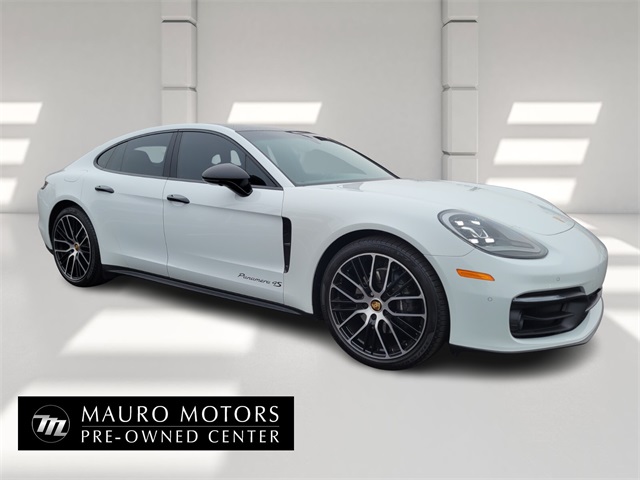 2023 Porsche Panamera Platinum Edition's photo