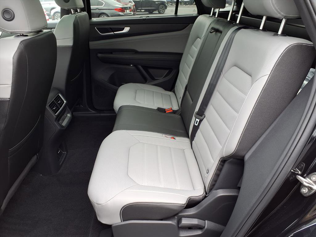 2026 Volkswagen Atlas Cross Sport SEL R-Line photo 5