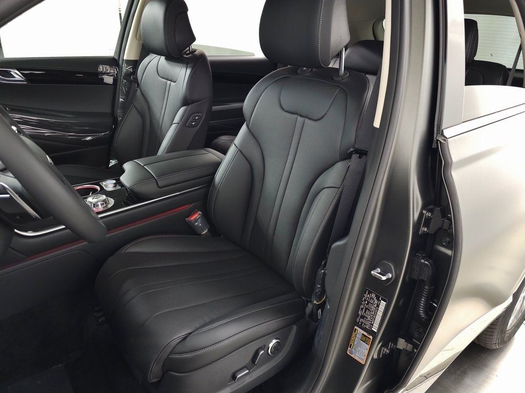 2025 Genesis GV80 2.5T Standard AWD photo 10