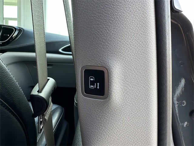 2022 Chrysler Pacifica Hybrid Touring L photo 52