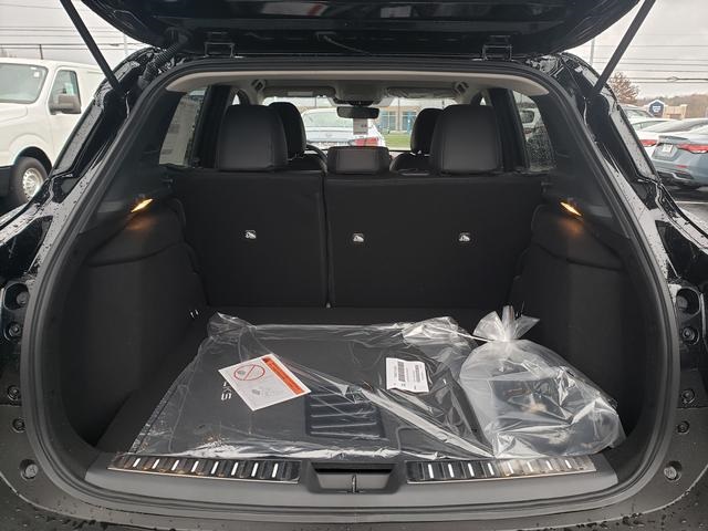 2025 Nissan Kicks SR photo 7