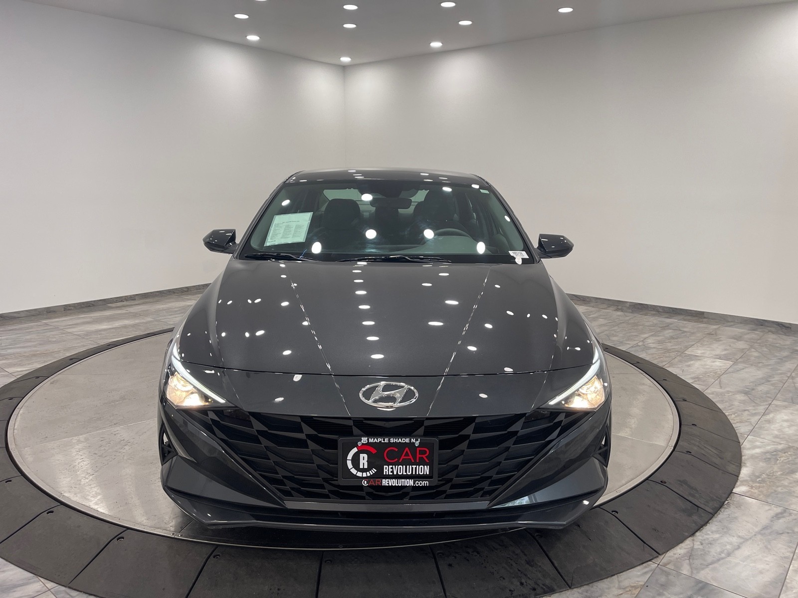 2021 Hyundai Elantra SEL photo 2