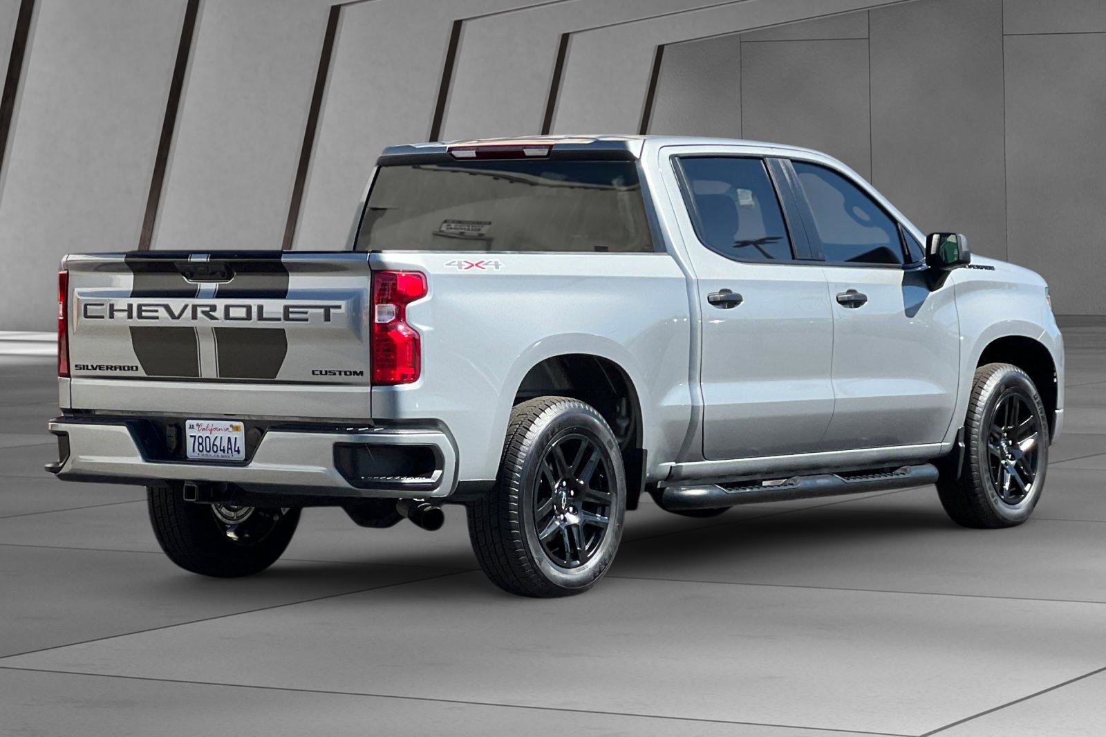 2024 Chevrolet Silverado 1500 Custom photo 3