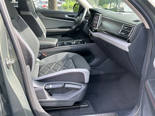 2025 Volkswagen Atlas Peak Edition SE photo 13