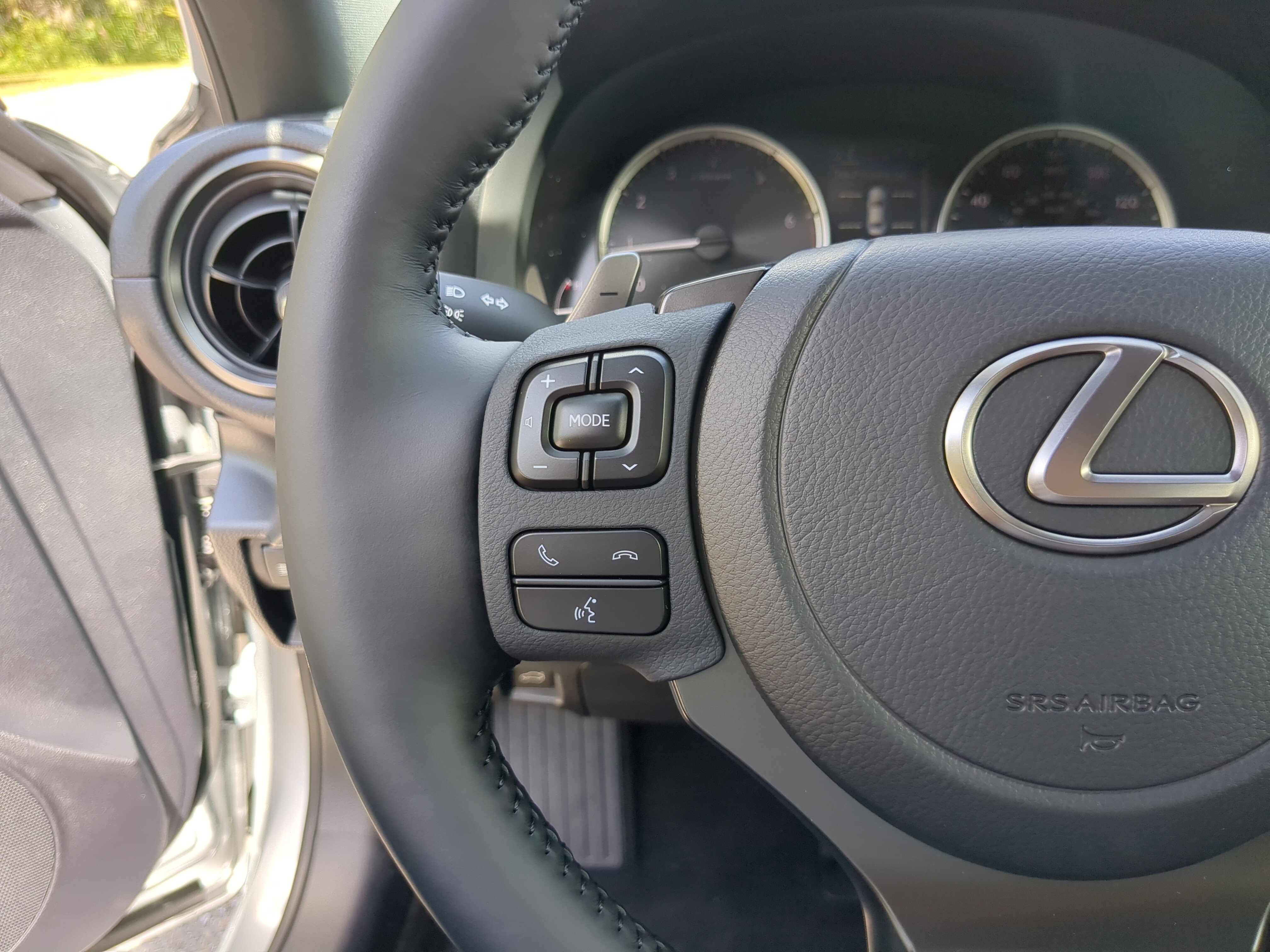 2025 Lexus IS 300 F SPORT photo 11